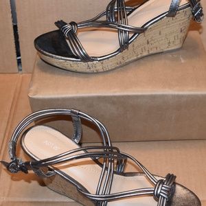 APT.9 METALLIC CORK WEDGE SIZE 8